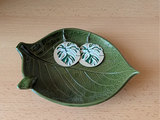 Monstera leaf earring