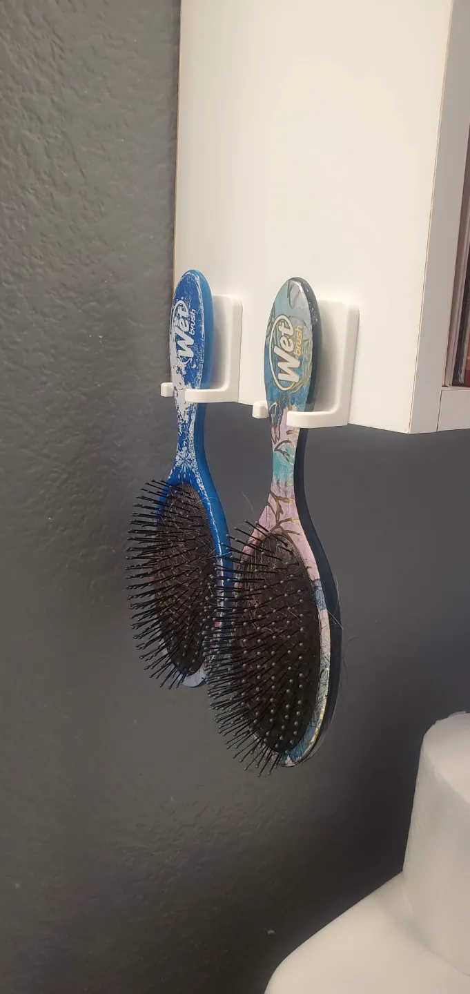 Wet Brush Holder (Command Strips)