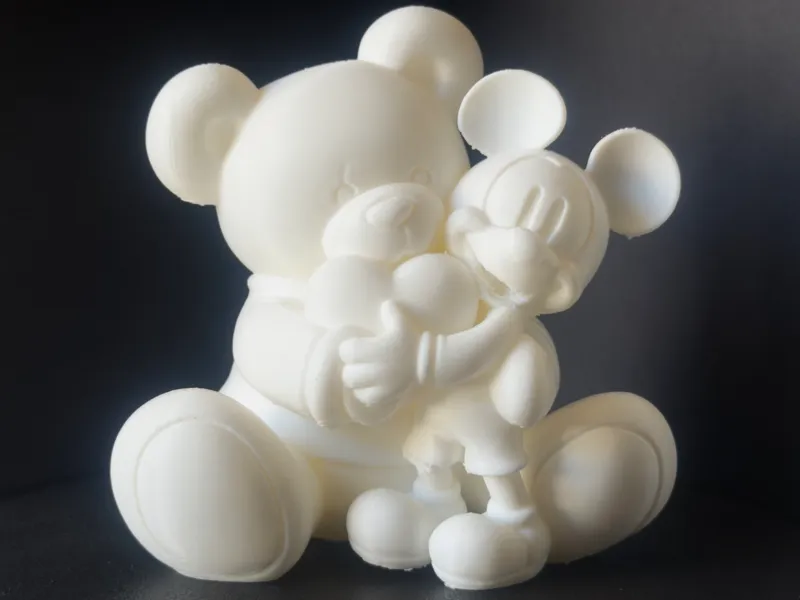Mickey mit Bär