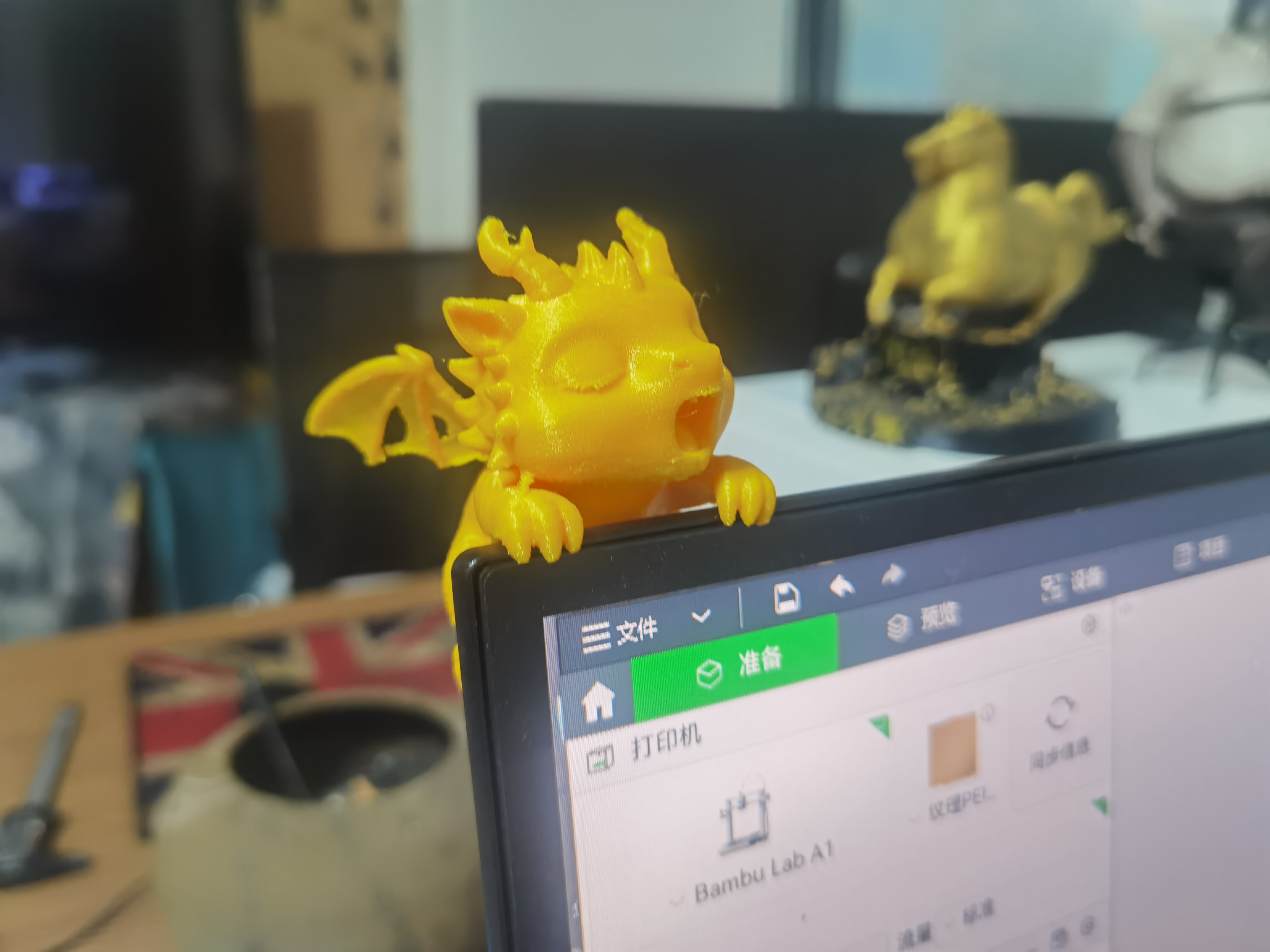 3D модель Sleepy Little Dragon — 3D-друкований сонний дракон на монітор | Декор Львів — 3D друк Львів