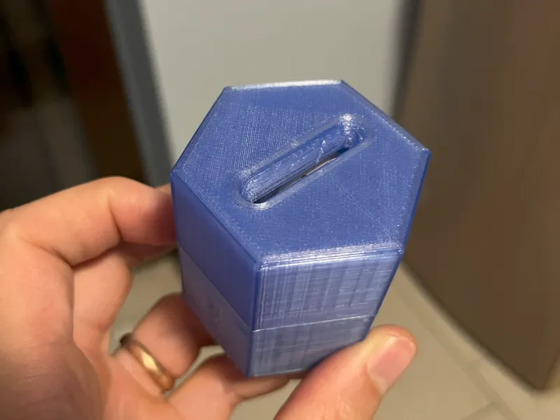 Bin for used razor blades