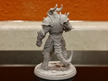 Adorno temático: Dragonborn Warrior - Draconic Champion Greatsword — vista de referencia 4