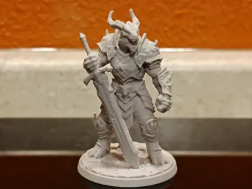 Adorno temático: Dragonborn Warrior - Draconic Champion Greatsword — vista de referencia 3