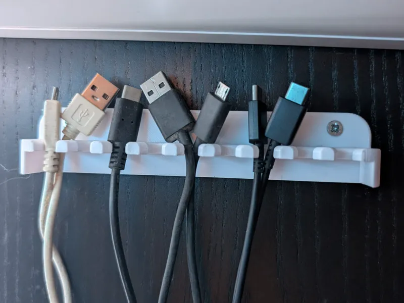 Wandhalter für Adapter- und USB-Kabel
