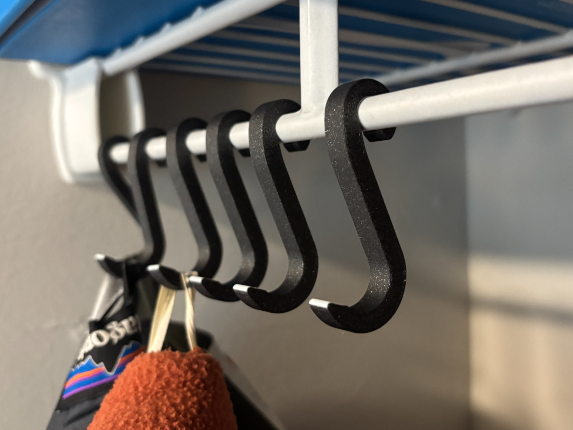 Closet Coat Hanger | 7g | 10 min | See GIF