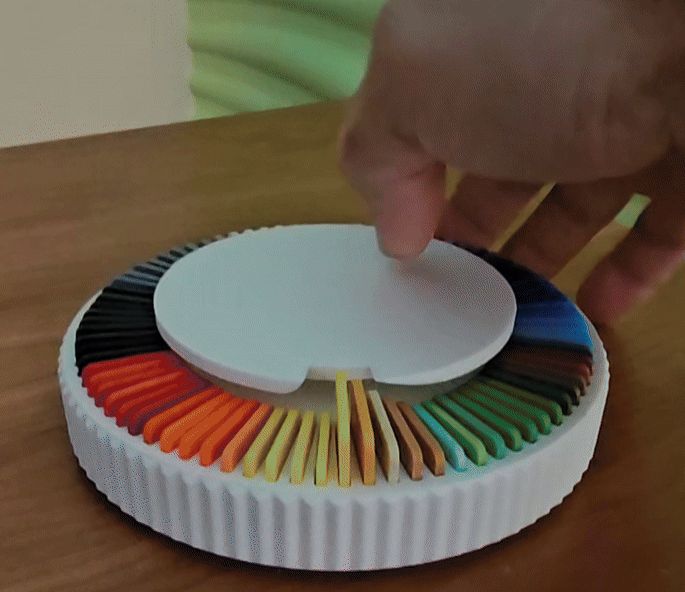 No-Spill Spinning Filament Swatch Display