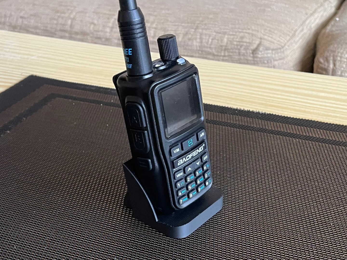 Baofeng UV-5R MINI - desk stand