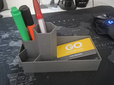 Simple desk organiser