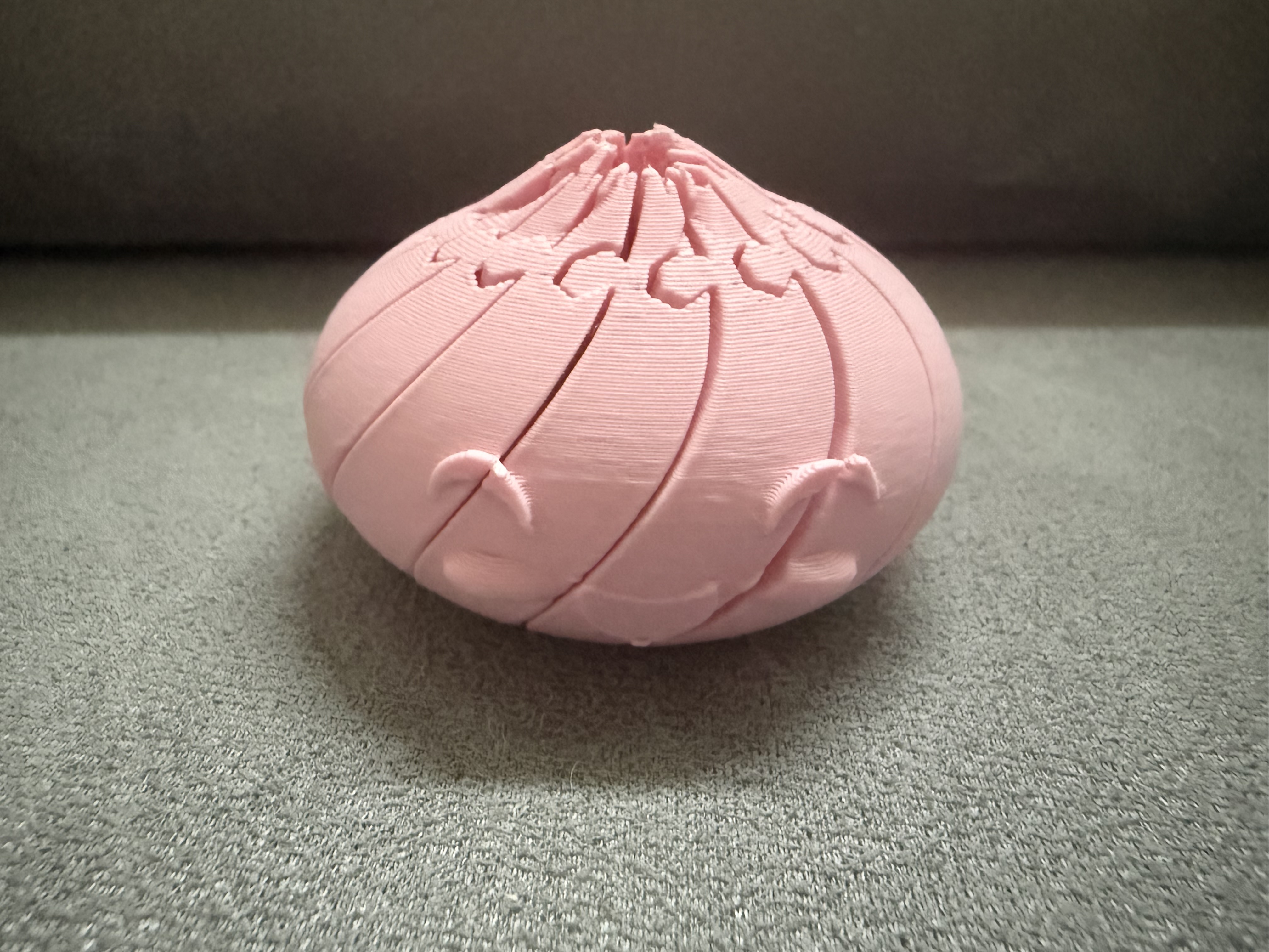 Miniatura 3 do modelo 3D Twisty Dumpling and Container