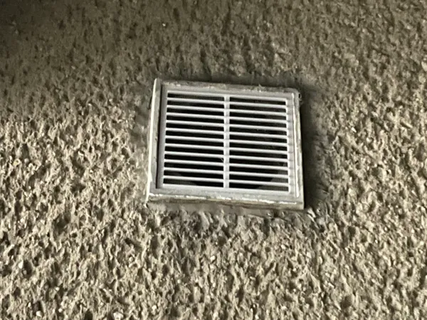 Grille de ventilation extérieure 133,5 x 133,5 mm