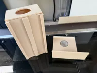 Base links (Maschine mit Wassertank links)