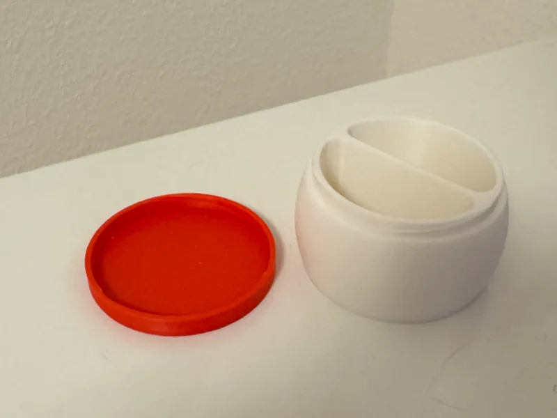 Dose mit Decker (zweigeteilt)