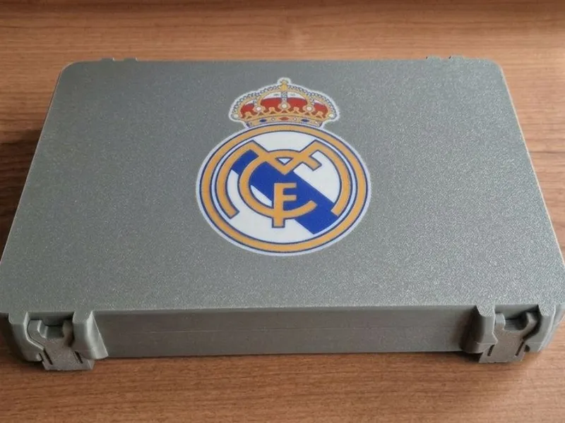 Caja con escudo Real Madrid