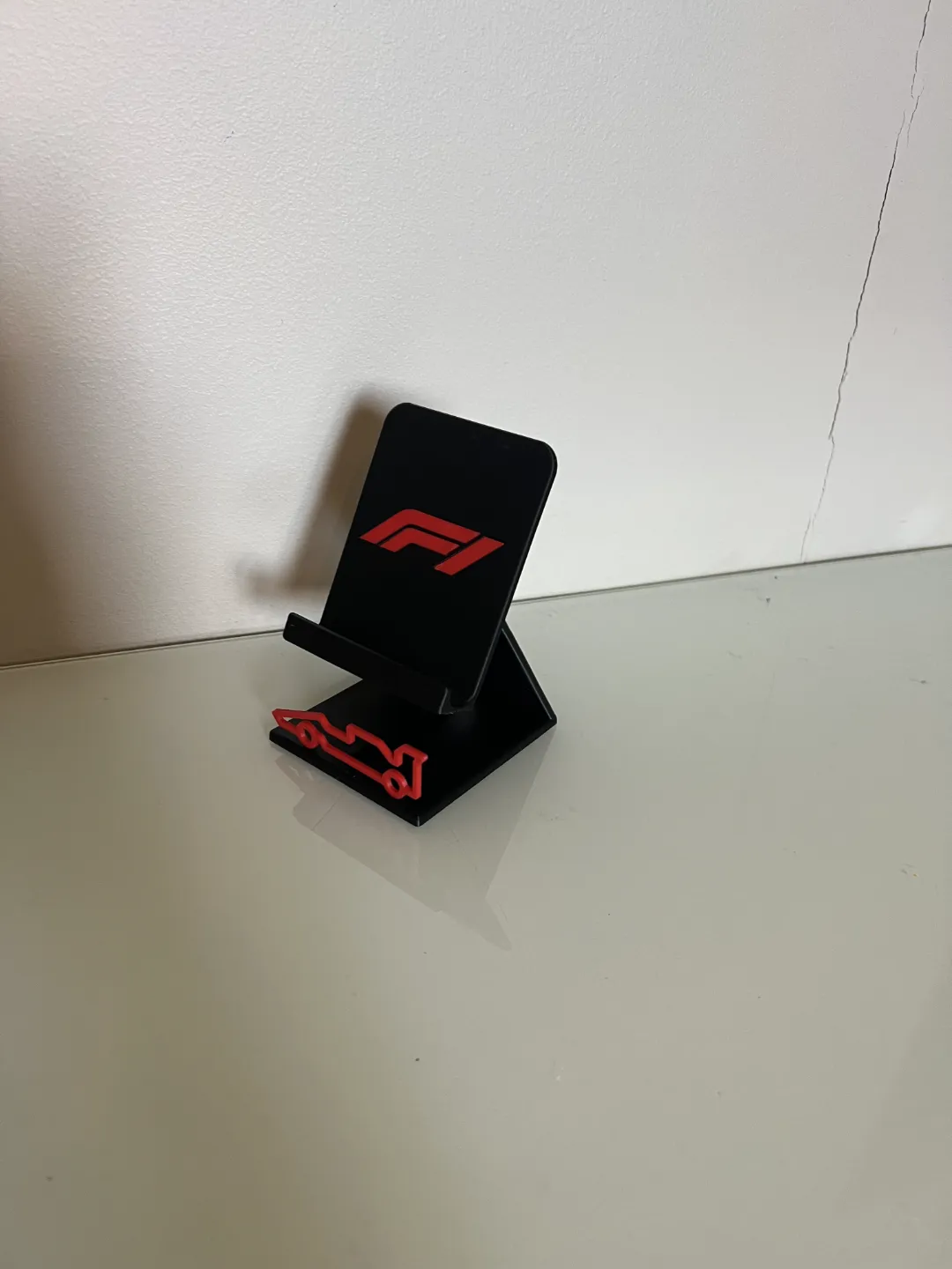 Formula 1 Phone stand (No AMS) view 2
