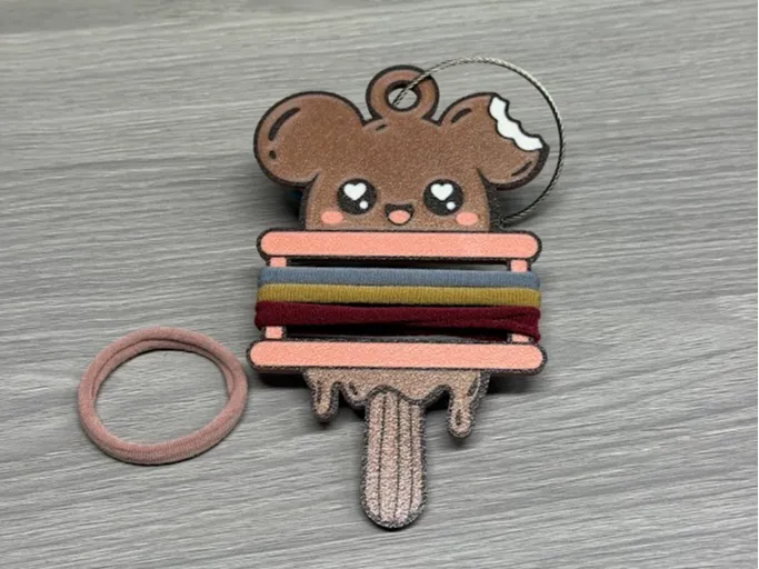 Accesorio para sujetar ligas de cabello: Mickey Mouse Ice Cream Hair Tie Holder Keychain. Referencia del modelo original.