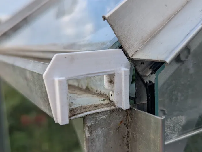 Greenhouse RainLink Bracket (Gutter collector)