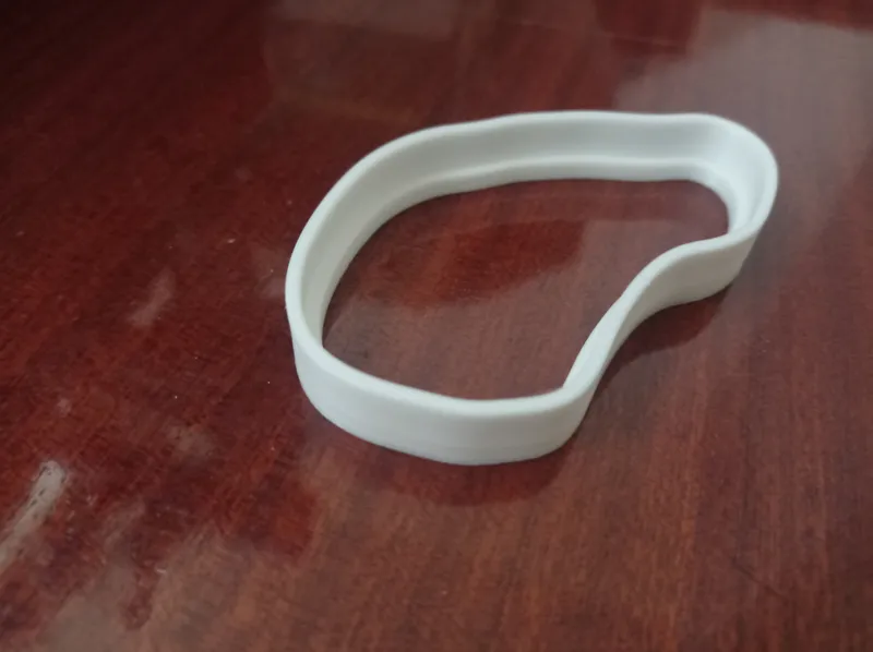 Ear cutting mold