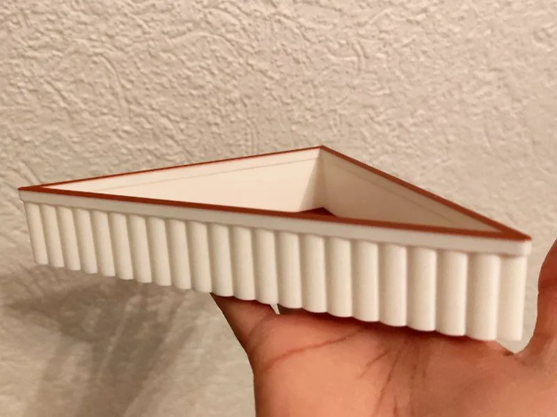 Simple corner tray