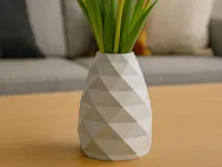 Vase à facettes géométriques — photo 1