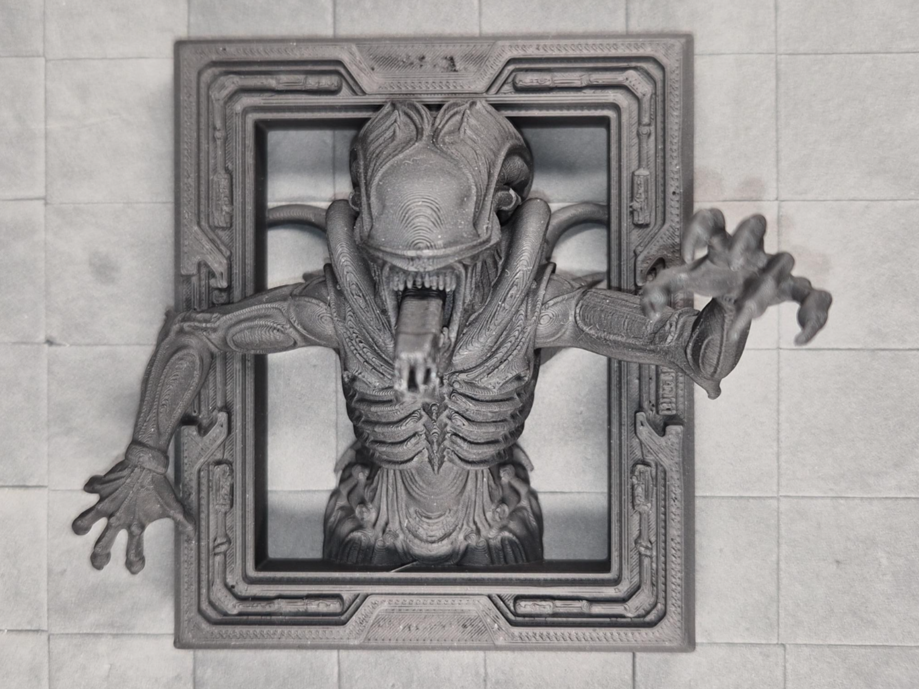 Out of the Frame – Xenomorph Breach | Keyhole