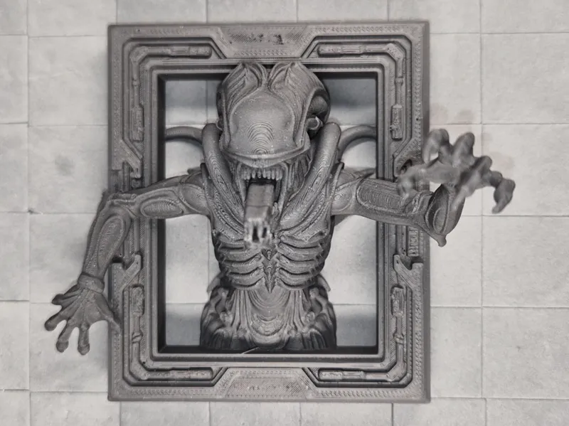 Out of the Frame – Xenomorph Breach | Keyhole