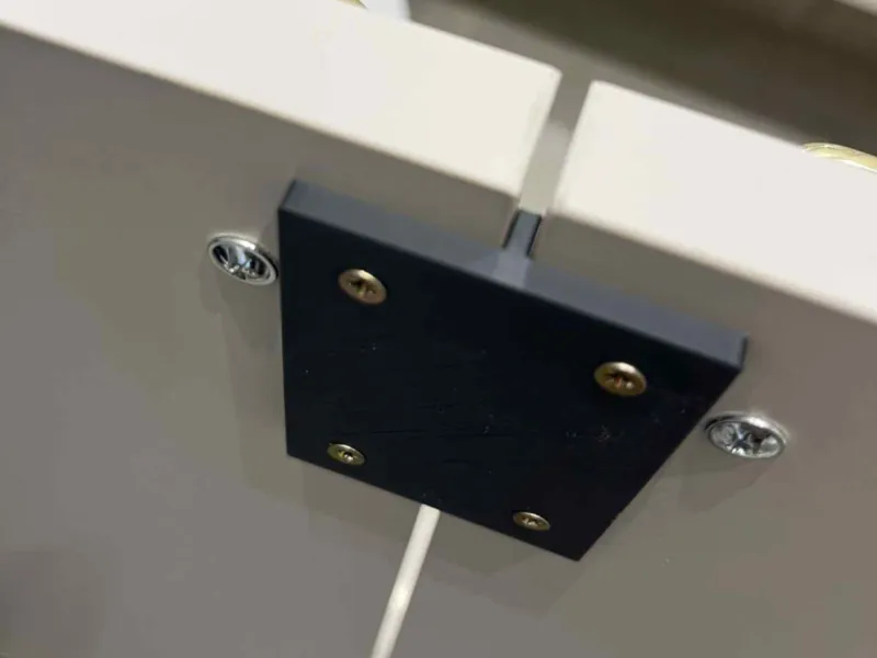 connection of furniture fronts, distance