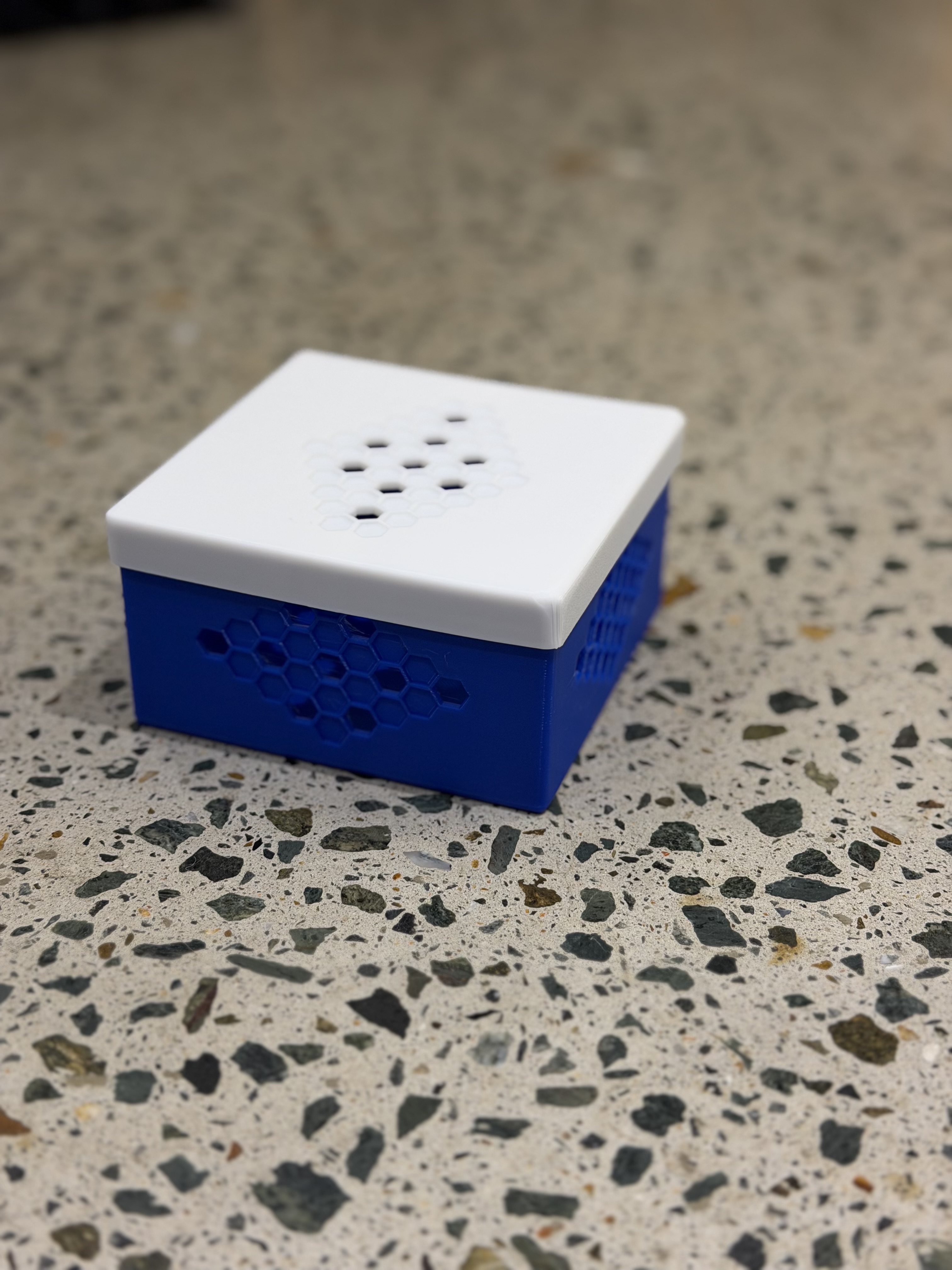 Miniatura 2 do modelo 3D Lightweight storage box 
