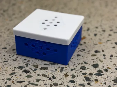 Lightweight storage box 