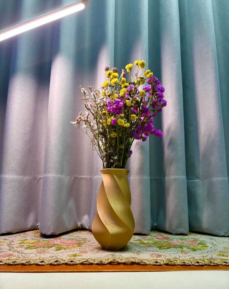 Spiral hexagon vase 