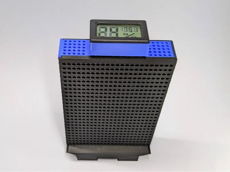 Desiccant tower for Husky container spool guide