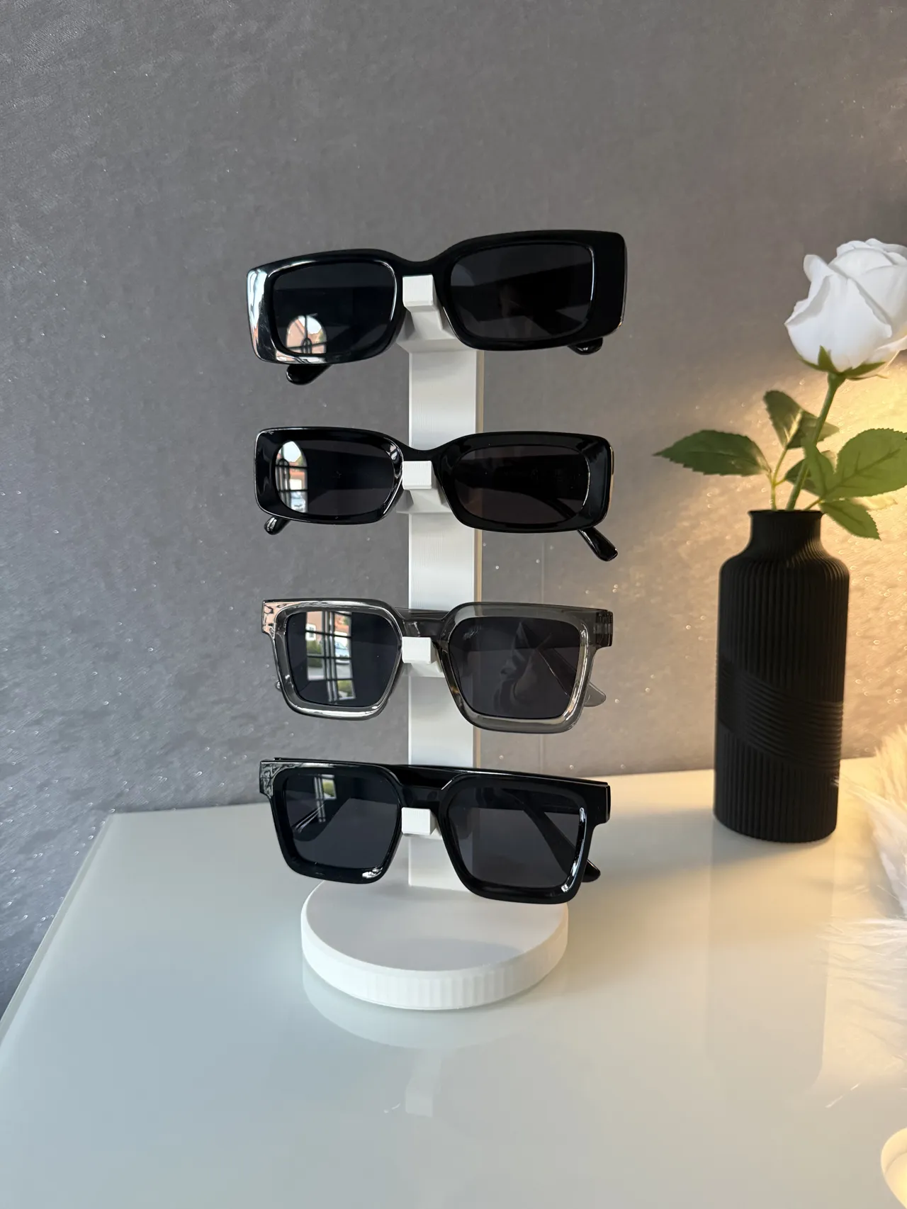 Moderner Brillenhalter view 4