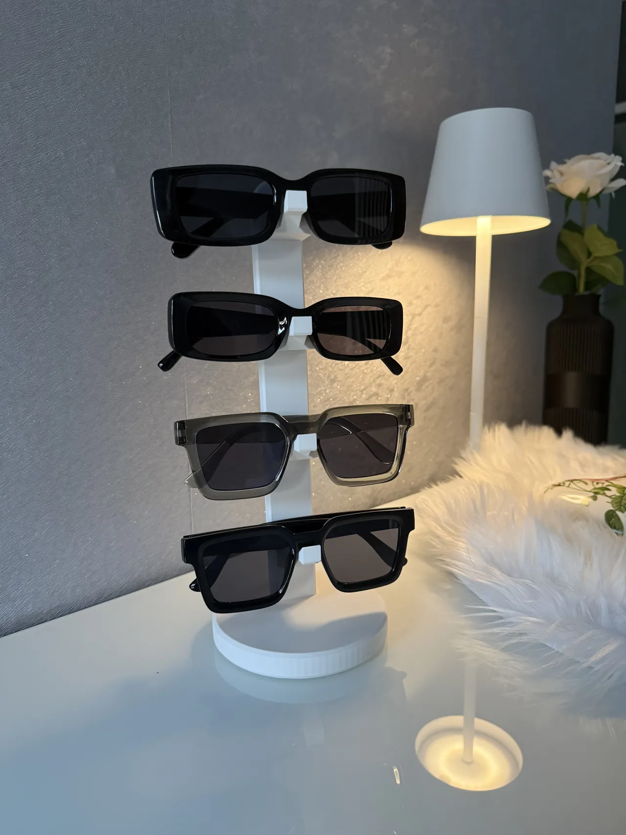 Moderner Brillenhalter view 3