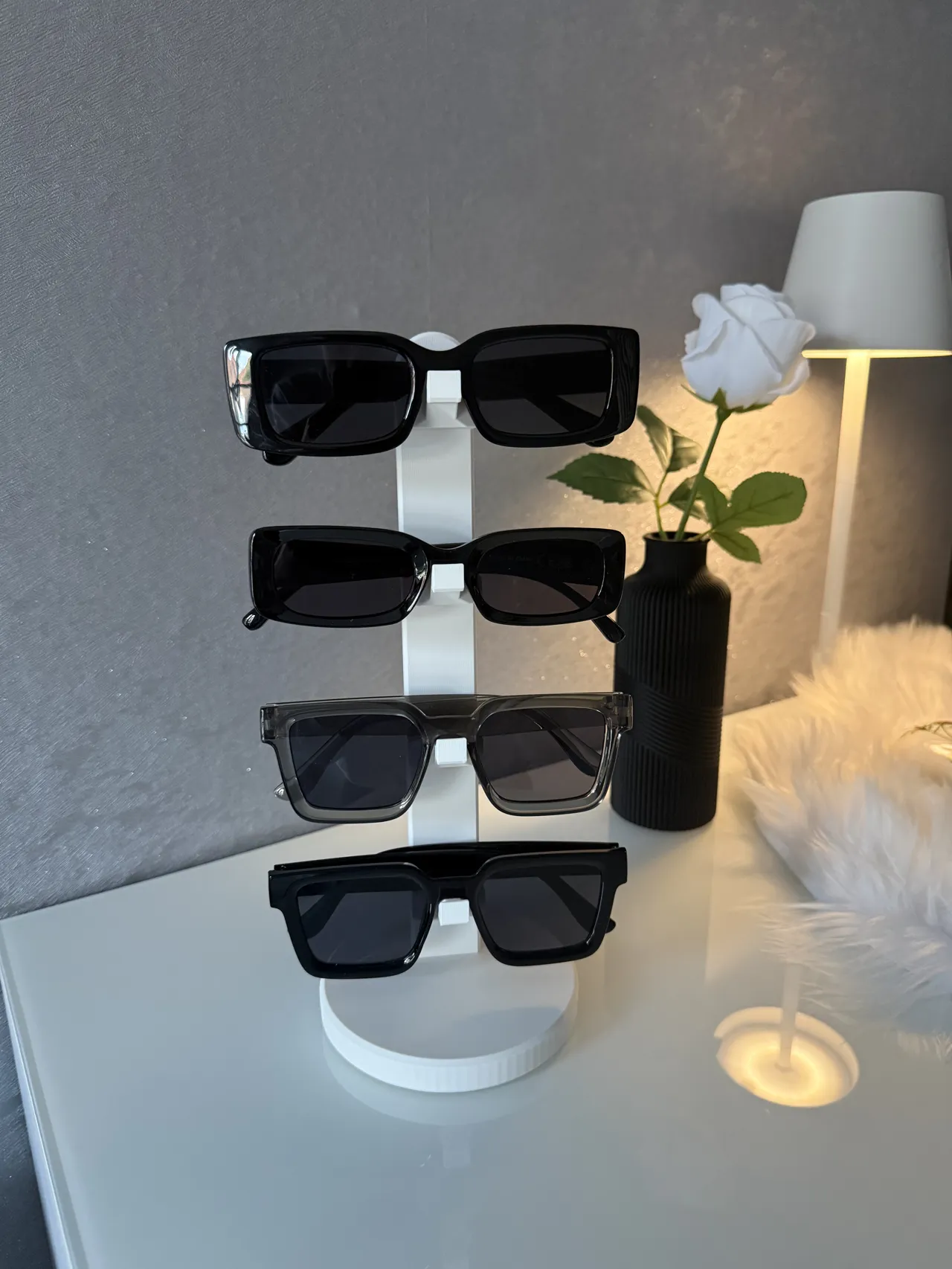 Moderner Brillenhalter view 2