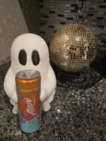 Fantôme avec canette de soda — photo 3