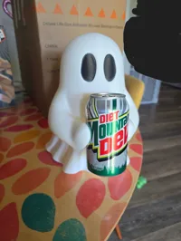 Fantôme avec canette de soda — photo 5