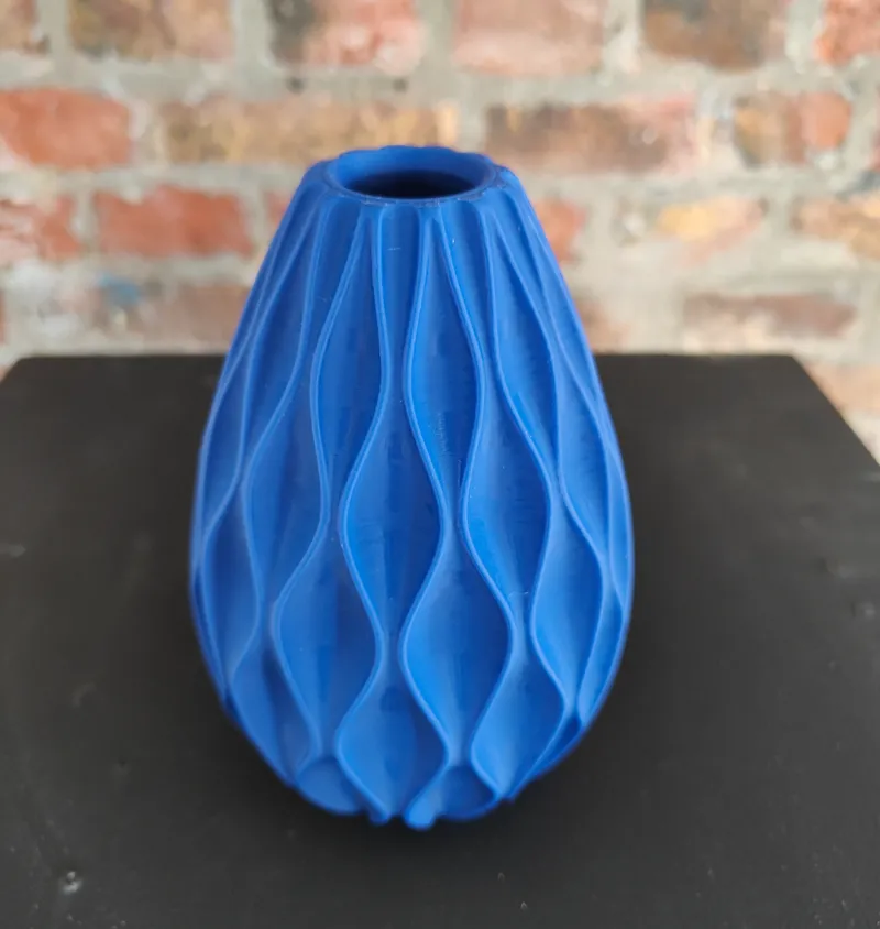 Vase nervuré en vagues