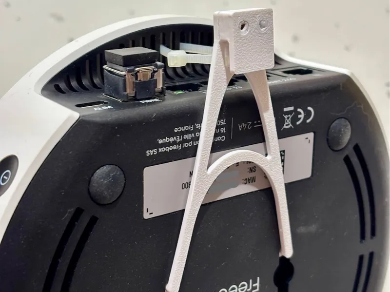 Freebox POP vertical GTL panel mount