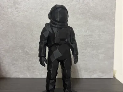 Low Poly Geometric Astronaut