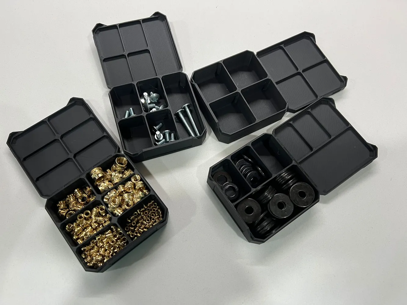 Configurable Clamshell Parts Box - Free 3D Print Model - MakerWorld