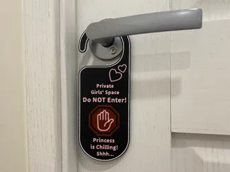 Door sign "Girls' Space"