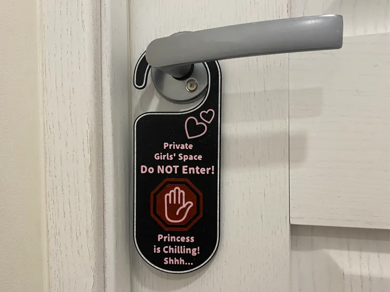 Door sign "Girls' Space"