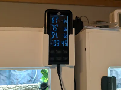 Zoomed Controller Holder 