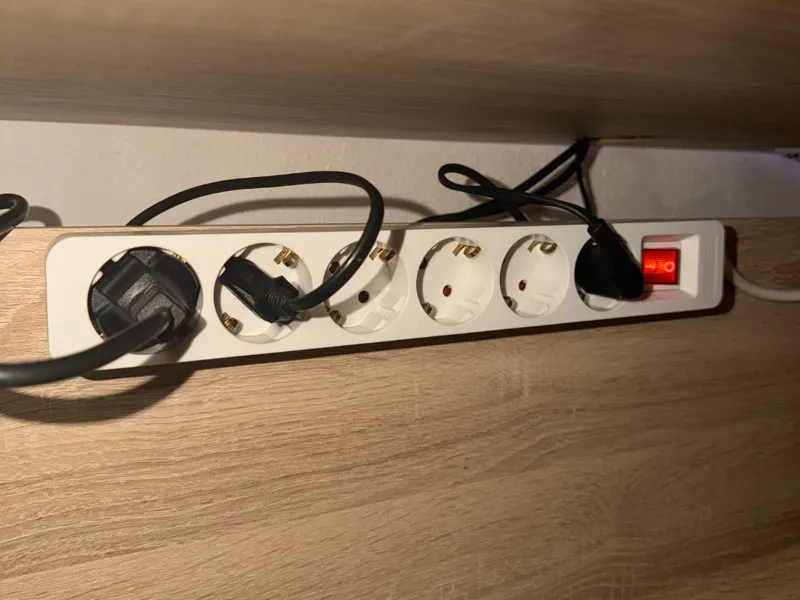 Mehrfachsteckdosen Tisch/Wandhalter