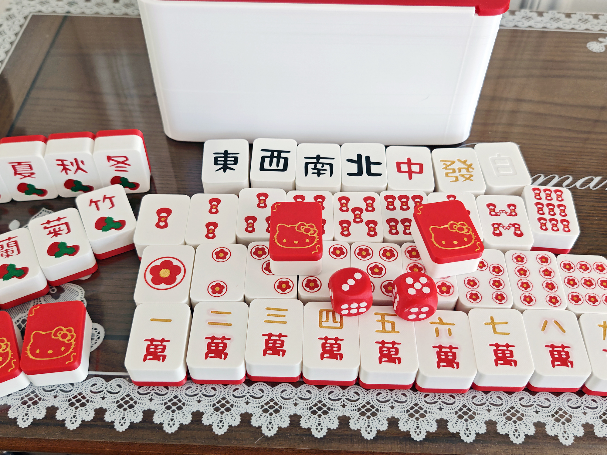 Miniatura 1 do modelo 3D Hellokitty可爱萌系中国麻将牌 新春喜庆麻将+推拉滑轨磁吸收纳盒+骰子  144张牌
