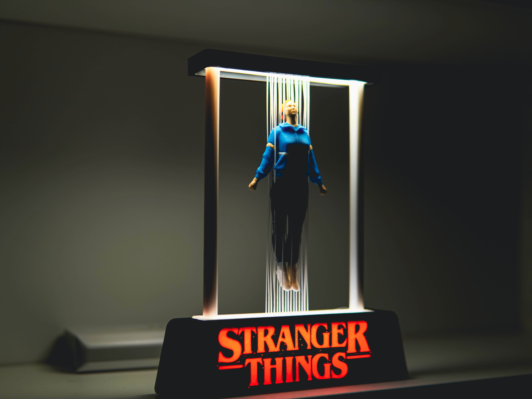 Max Floating - Stranger Things