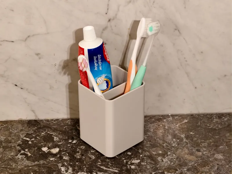 Toothbrush Holder with Drainage Insert 