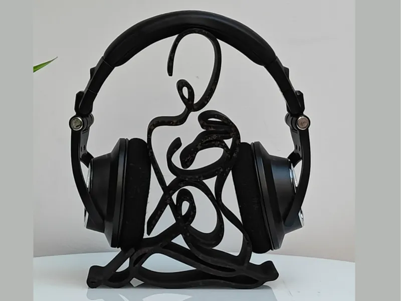 Headphone Stand - Minimalist One-Line Woman