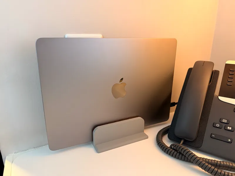 MacBook Air Dock Stand (M2, M3, M4)