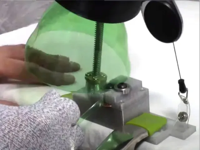 Community Bottle Cutter