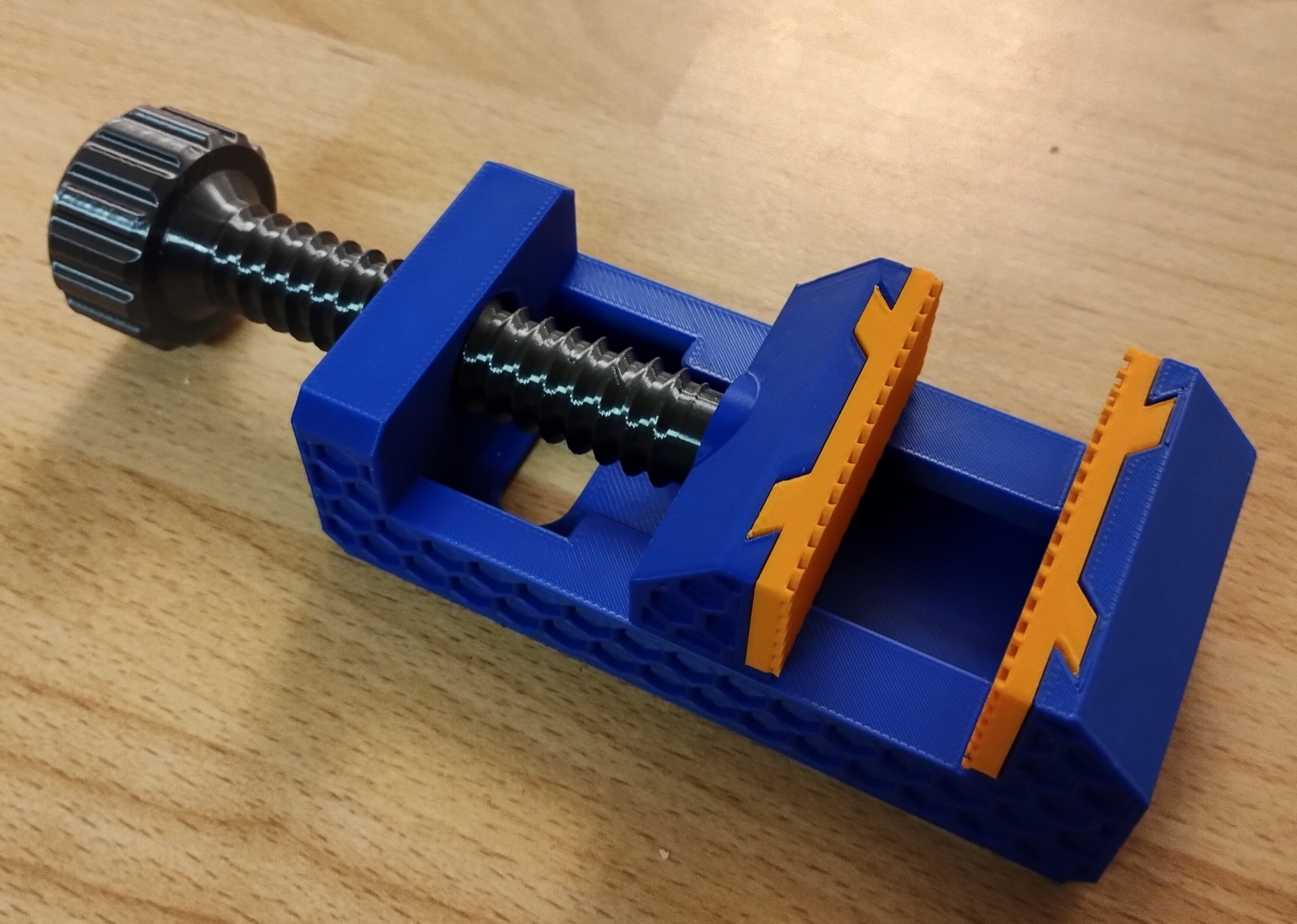 Miniatura 6 do modelo 3D 桌面小台钳